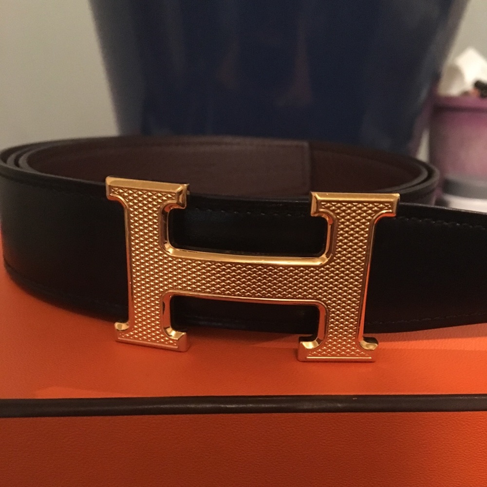 Hermès gold buckle reversible strap, with box.